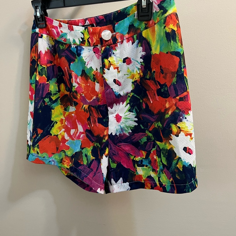 Good Time Vibrant Floral Shorts in Multicolor Size M